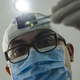 Imagen para el artículo titulado Por qué hay más gente con dientes rotos desde que empezó la pandemia